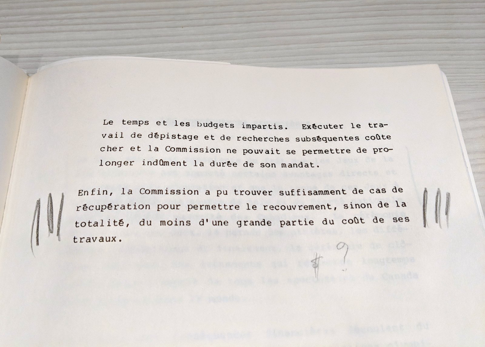 pages from Drapeau’s annotated copy of the 1980 Rapport de la Commission d'enquête sur le coût de la 21e olympiade
