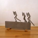 Melvin Charney, CITIES ON THE RUN…Three Stragglers, 1999. Aluminium soudé, sablé et laqué. Don de Lilian et Billy Mauer. Collection d’arts visuels de McGill, 2017-055.